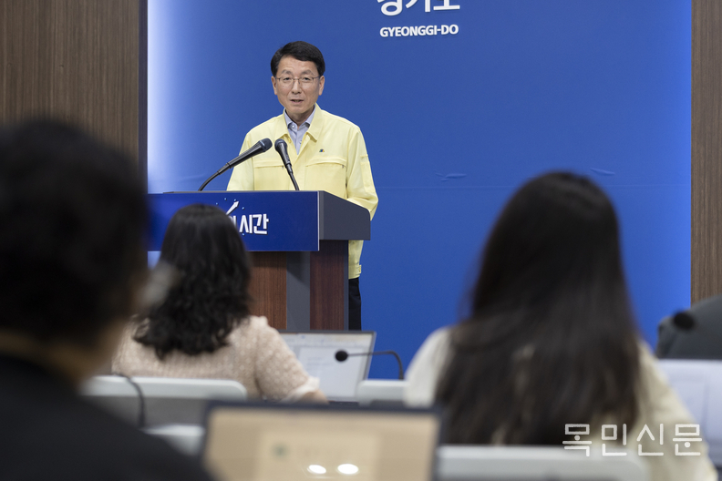  김성중 행정1부지사가 11일 오전 경기도청 브리핑룸에서 경기도 극한 폭염 긴급대책 발표를 하고 있다. <사진=경기도>