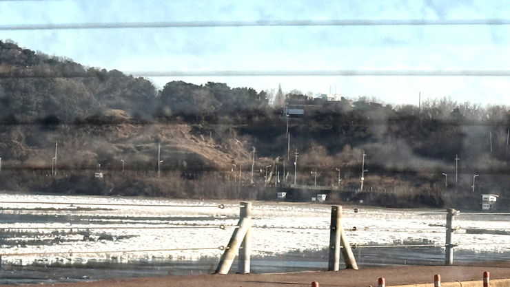 영하 15도 강추위에 시흥 오이도 앞바다 ‘꽁꽁’… 2월 초까지 한파 지속